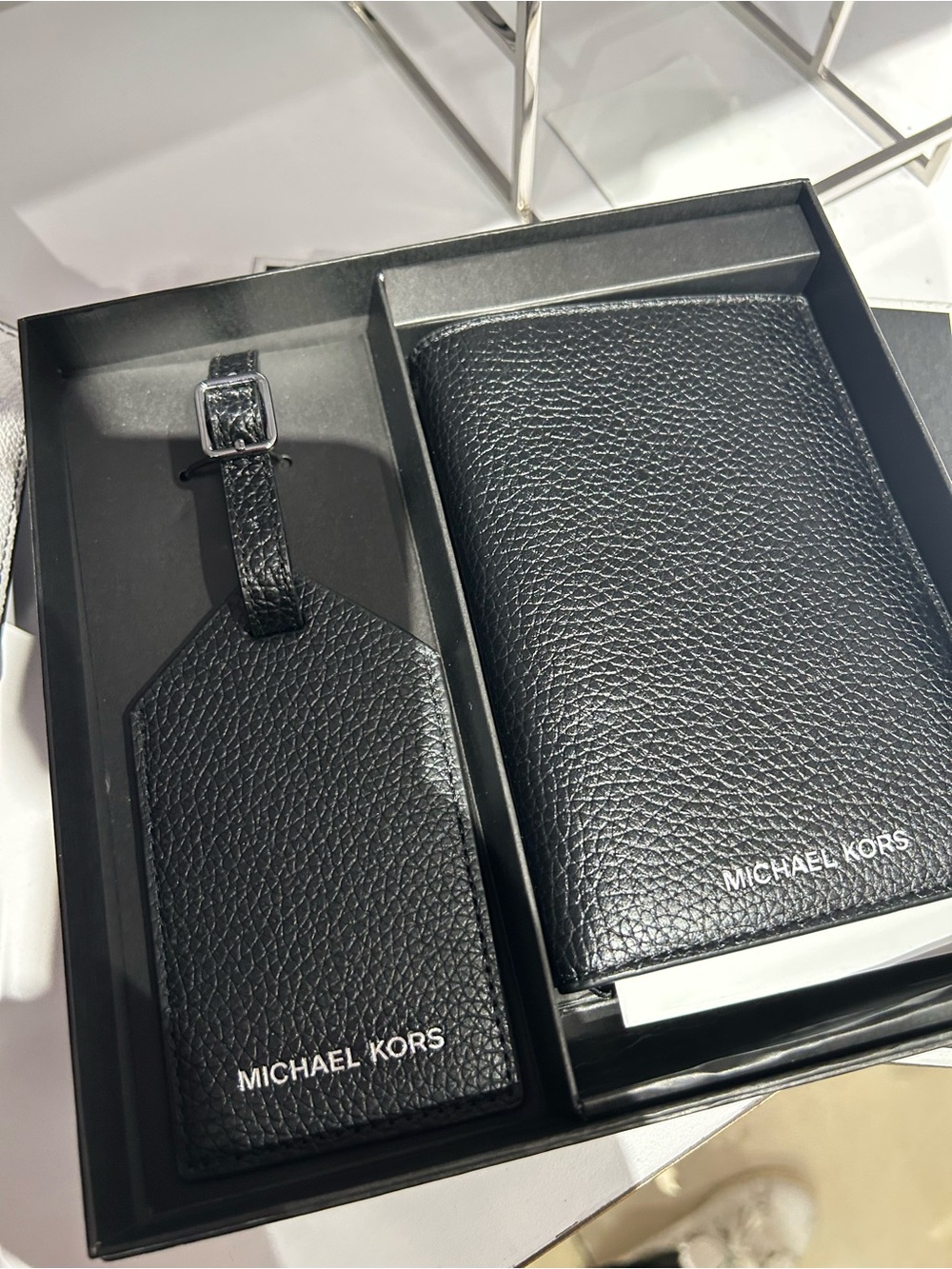 Michael Kors Black Pebbled Leather Passport Cover & Luggage Tag Set - Picture 2 of 5